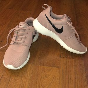 Nike roshe ones (blush)
